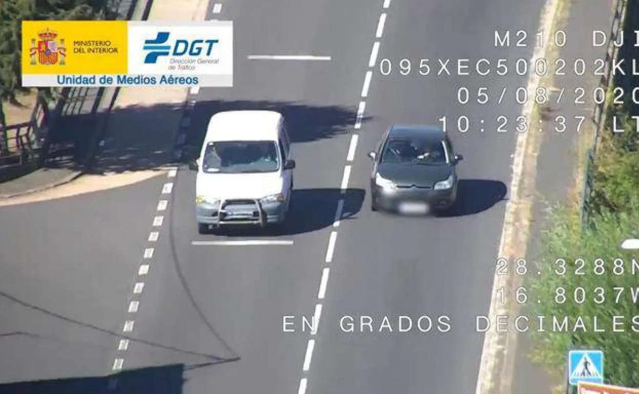 LA DGT Aclara Cuándo Está Prohibido Adelantar Aunque No Lo Ponga En ...